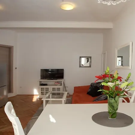Dupline Apartment Split